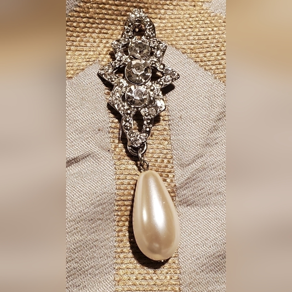 Rhinestone Star Teardrop Pearl Brooch Silvertone